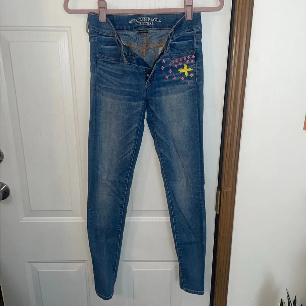 American Eagle Skinny Jeans Embroidered Accent